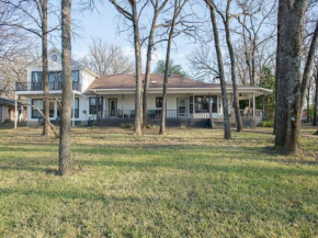 Porch Grove - Southern Charm at it's Finest on Cedar Creek Lake